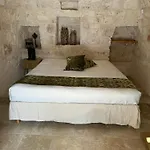 Trullo Tra Ulivi Secolari Nella Valle D'Itria *
