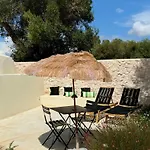 Trullo Tra Ulivi Secolari Nella Valle D'Itria *