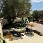 Trullo Tra Ulivi Secolari Nella Valle D'Itria