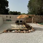 Trullo Tra Ulivi Secolari Nella Valle D'Itria *