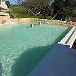 Trullo Tra Ulivi Secolari Nella Valle D'Itria Остуни