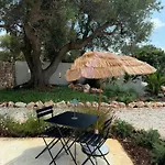 Trullo Tra Ulivi Secolari Nella Valle D'Itria *