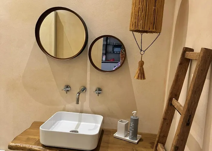 Trullo Among Ancient Olives In Valle D'itria Ostuni